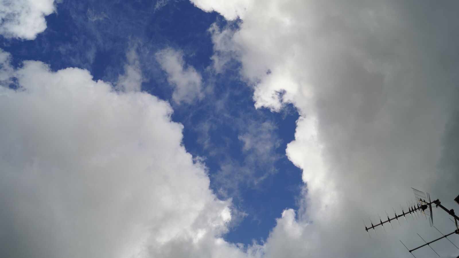 Sony DT 18-55mm F3.5-5.6 SAM II sample photo. Cloud, sky, blue photography