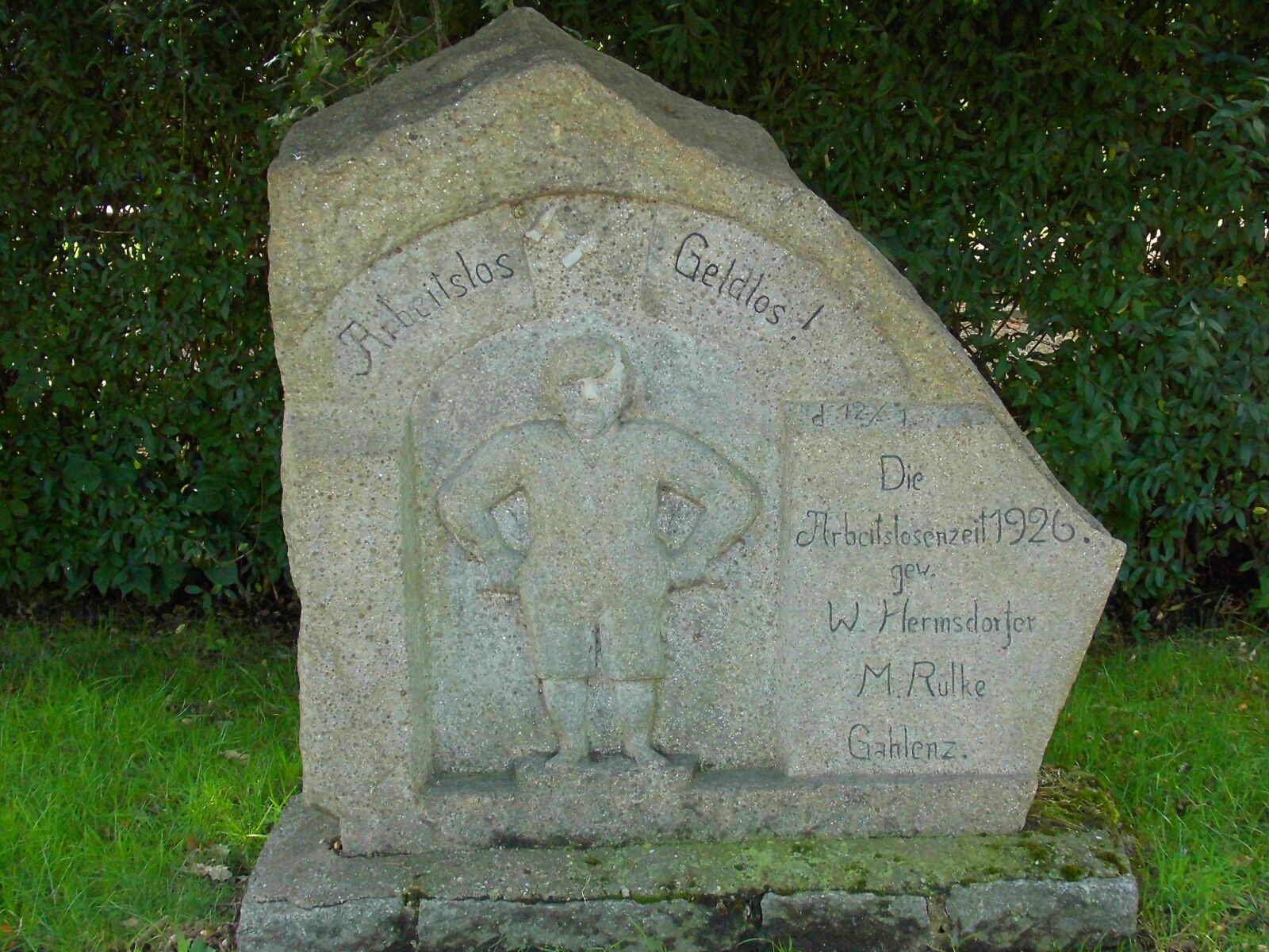 MEDION MD86824 sample photo. Stone, memorial stone, unemployment photography