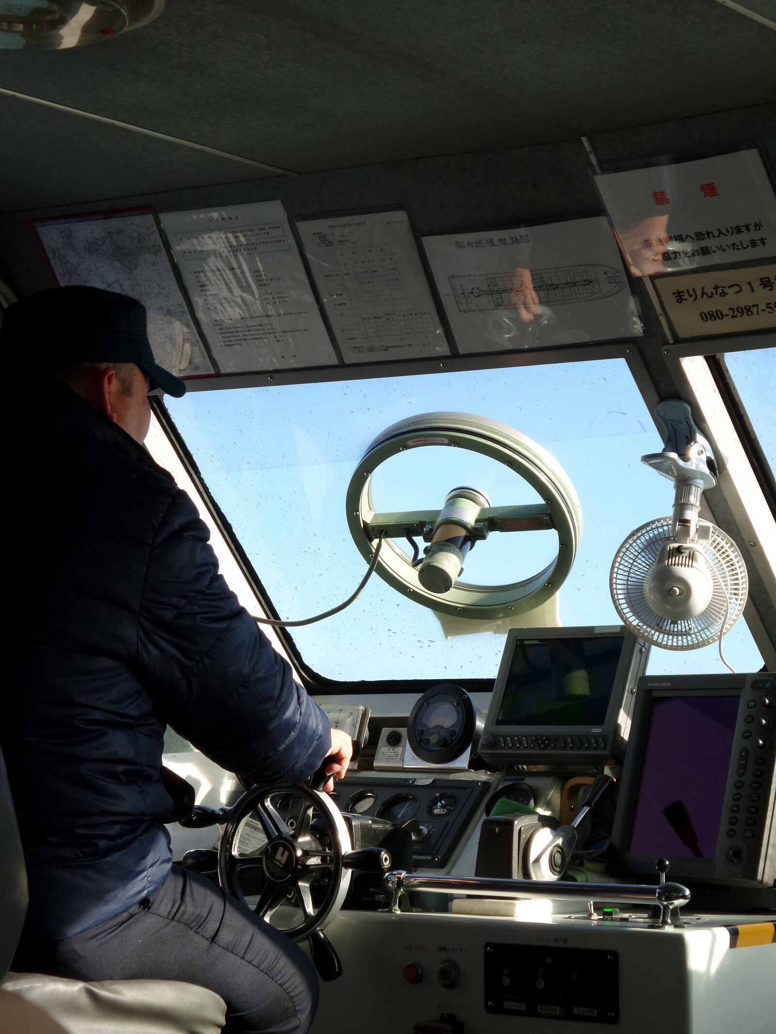 Samsung Galaxy K Zoom sample photo. Boat, pilot, ferry photography