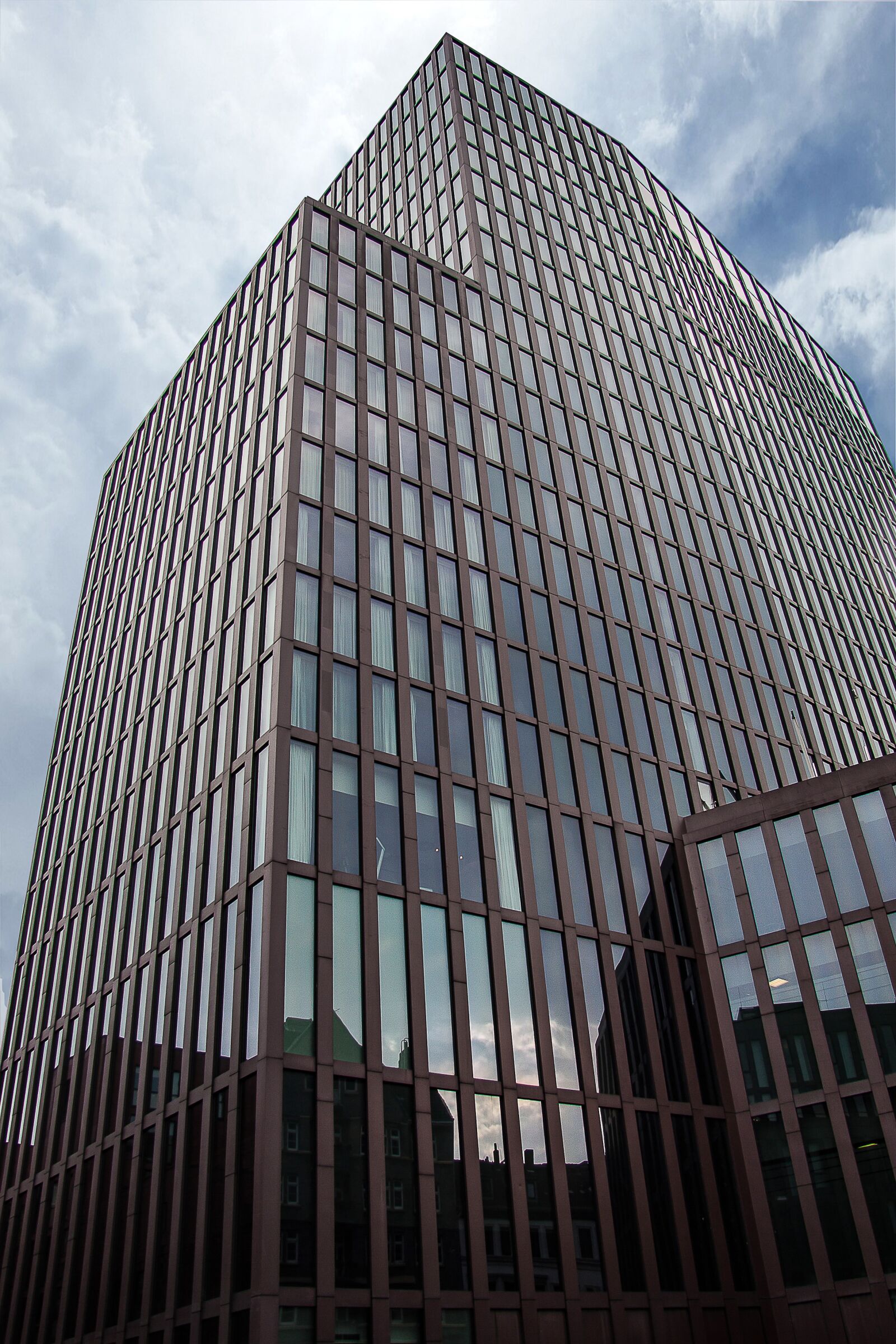 Canon EF-S 17-85mm F4-5.6 IS USM sample photo. Architecture, skyscraper, glass facade photography