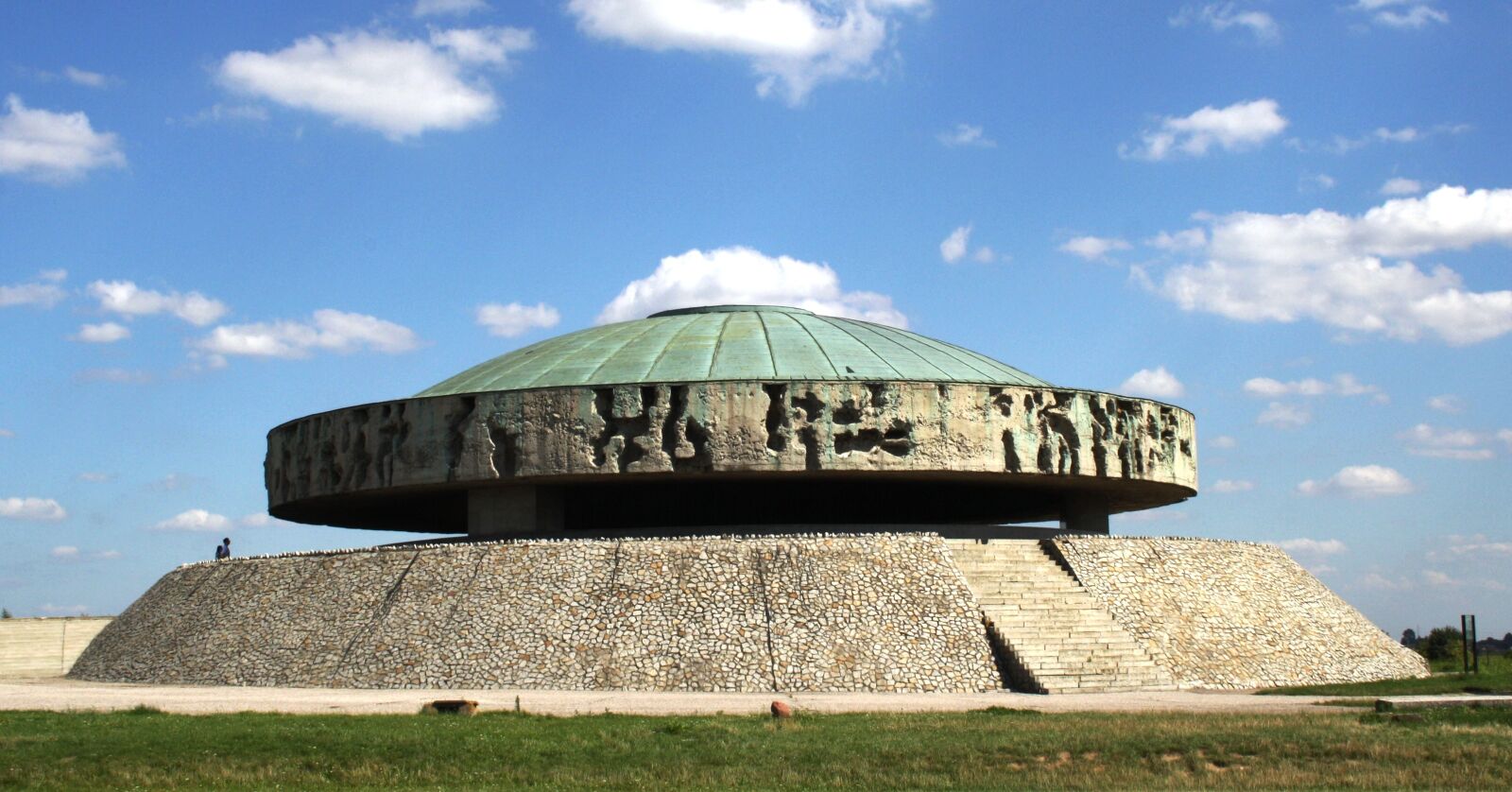 Canon EOS 1000D (EOS Digital Rebel XS / EOS Kiss F) sample photo. Majdanek, poland, con photography