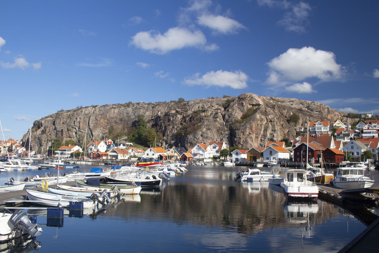 Canon EF-S 18-55mm F3.5-5.6 II sample photo. Sweden, boats coast, summer photography