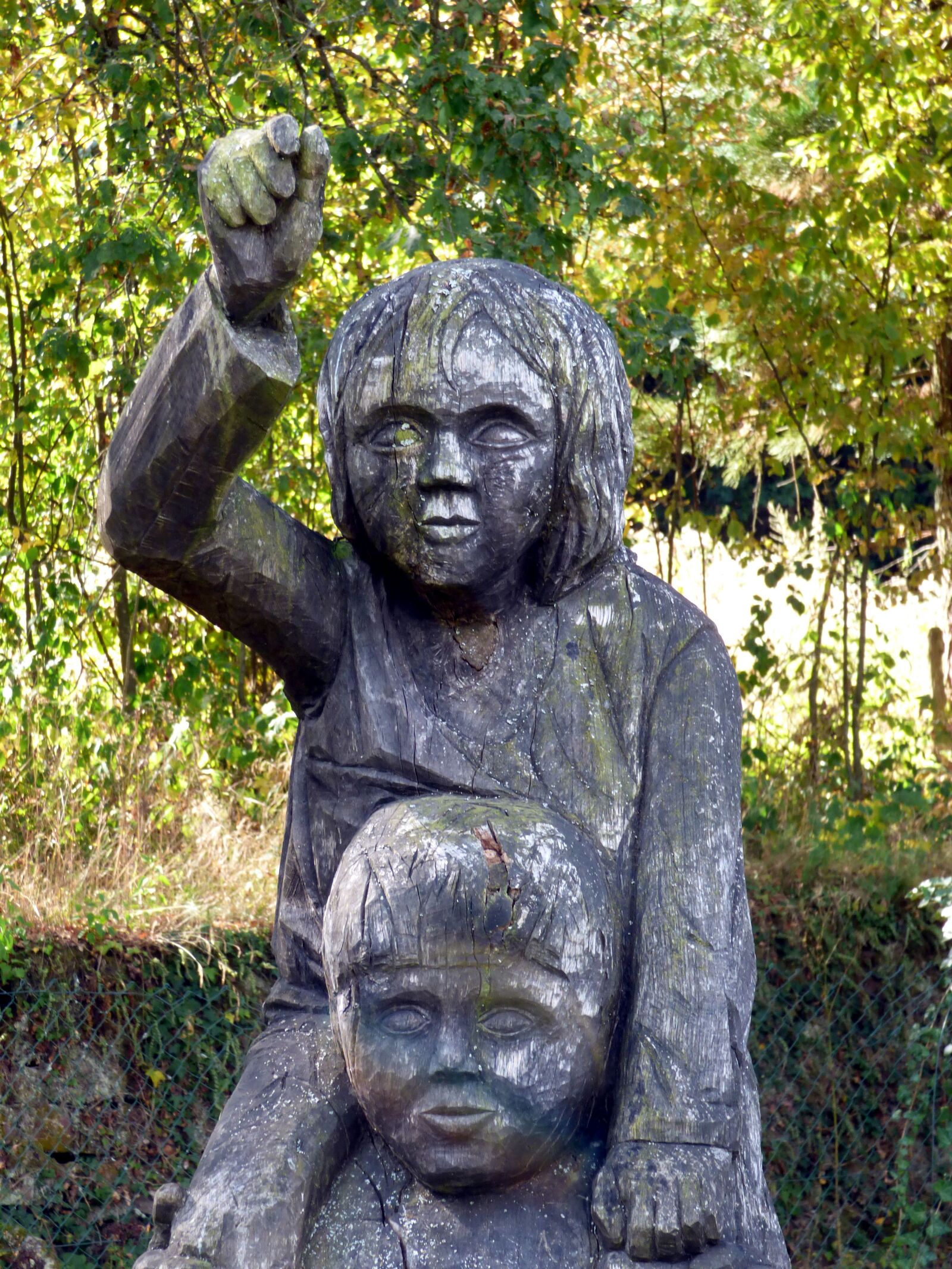 Panasonic DMC-FZ72 sample photo. Statues, wood, sculpture photography