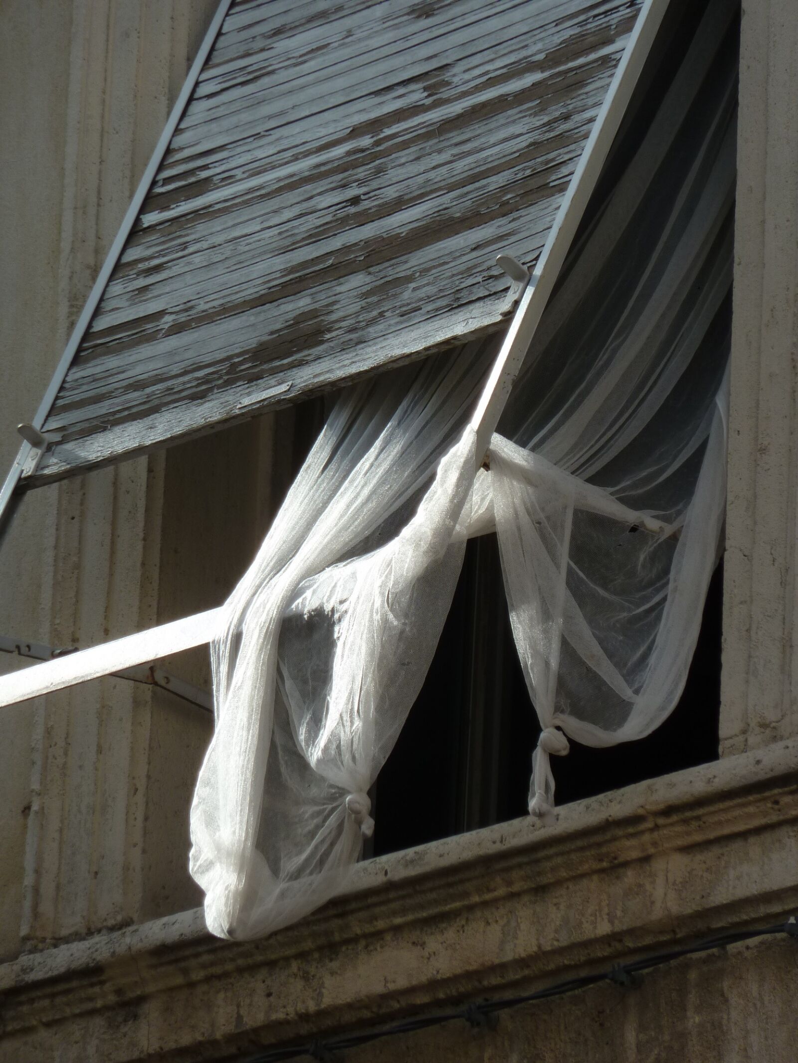 Panasonic Lumix DMC-ZS5 (Lumix DMC-TZ8) sample photo. Window, montpellier, france photography