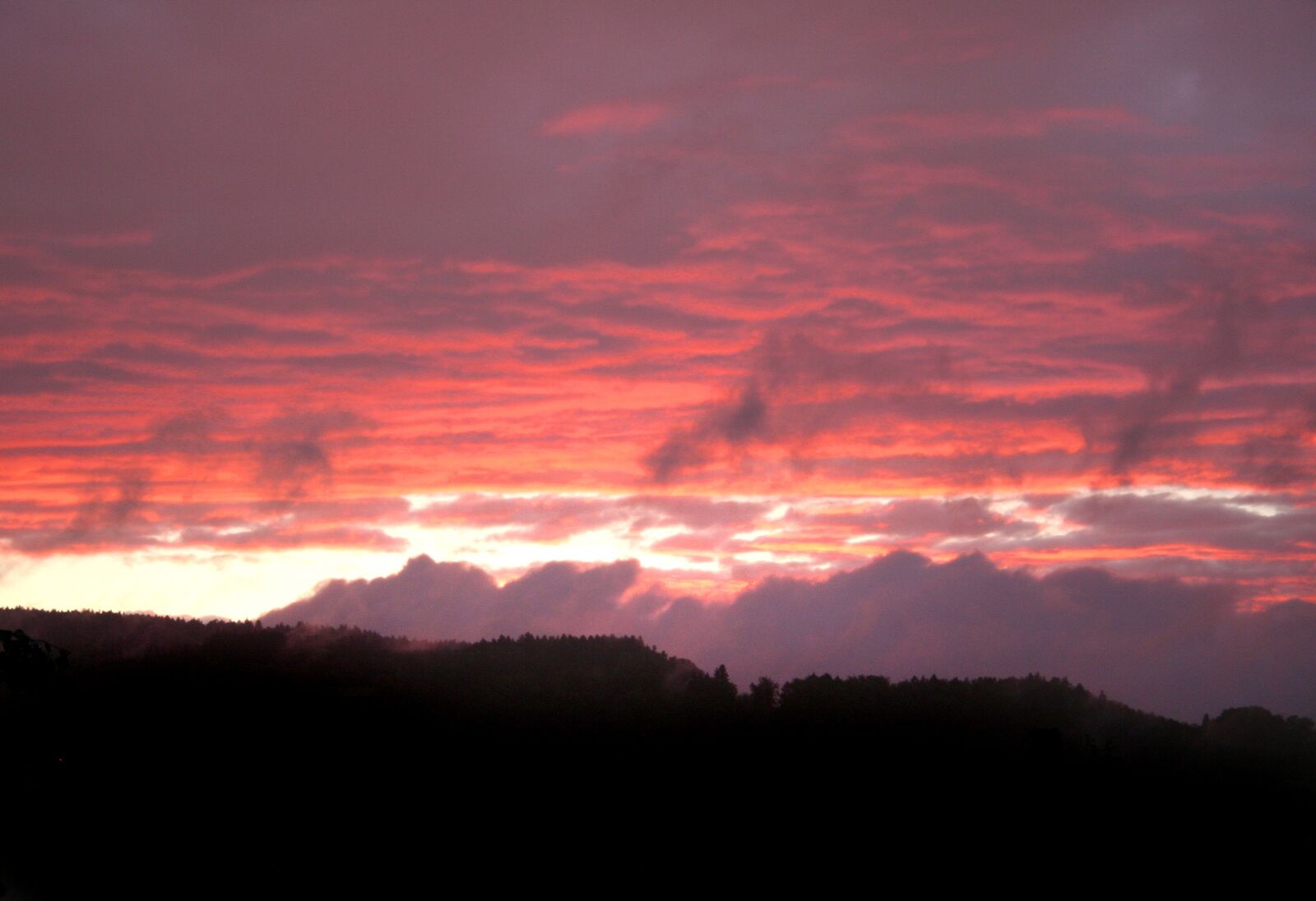 Canon EOS 350D (EOS Digital Rebel XT / EOS Kiss Digital N) sample photo. Sunset, afterglow, evening sky photography