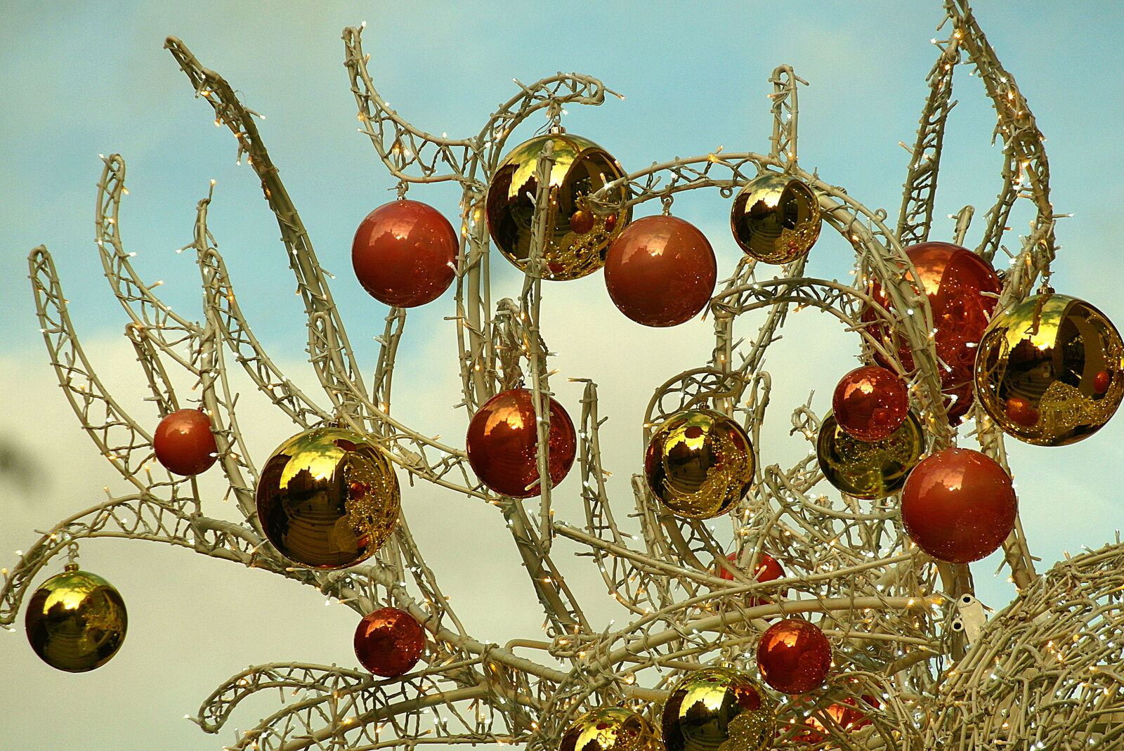 Samsung WB750 sample photo. Christmas baubles, christmas decorations photography