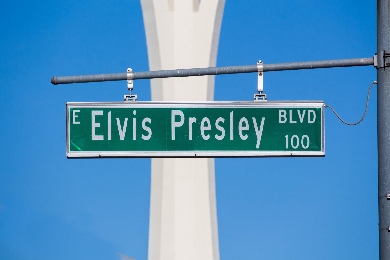 Canon EOS 700D (EOS Rebel T5i / EOS Kiss X7i) sample photo. Elvis presley, road, guidance photography