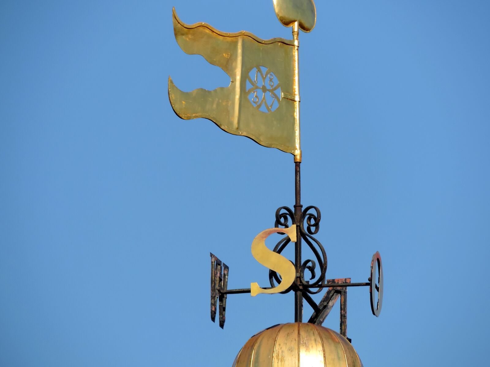 Nikon Coolpix P520 sample photo. Gold, landmark, building, stabilizer photography
