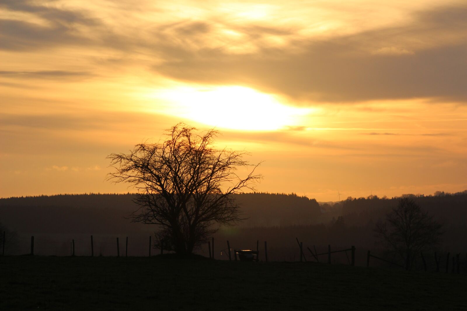 Canon EOS 650D (EOS Rebel T4i / EOS Kiss X6i) sample photo. Sunset, landscape, evening sky photography