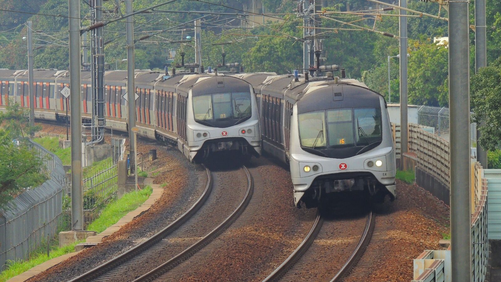 Nikon Coolpix P510 sample photo. Hong kong, mtr, train photography