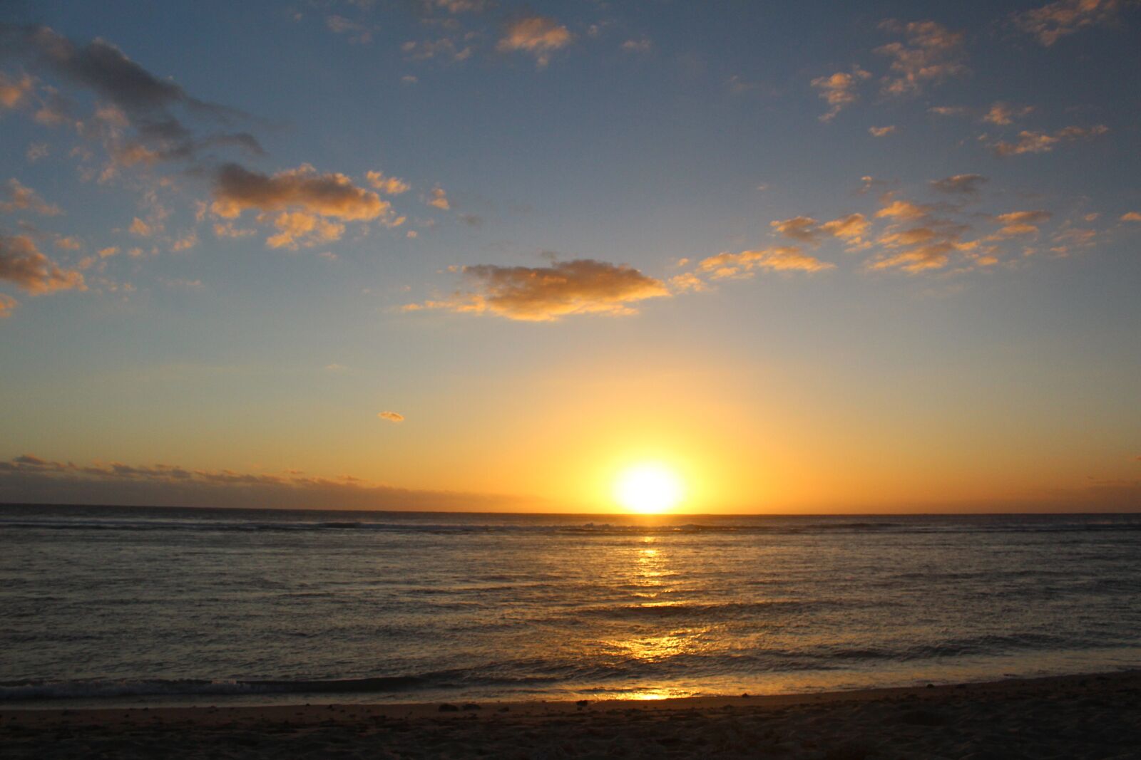 Canon EOS 700D (EOS Rebel T5i / EOS Kiss X7i) sample photo. Sun, setting, sea photography