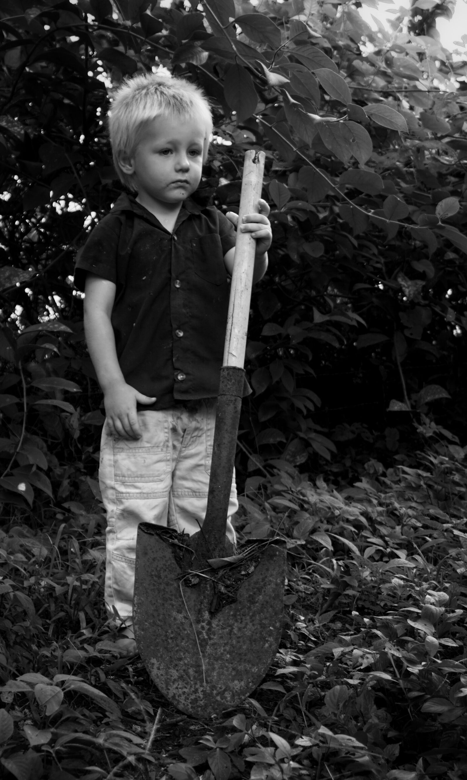 Sony E 16-50mm F3.5-5.6 PZ OSS sample photo. Boy, childhood, working photography