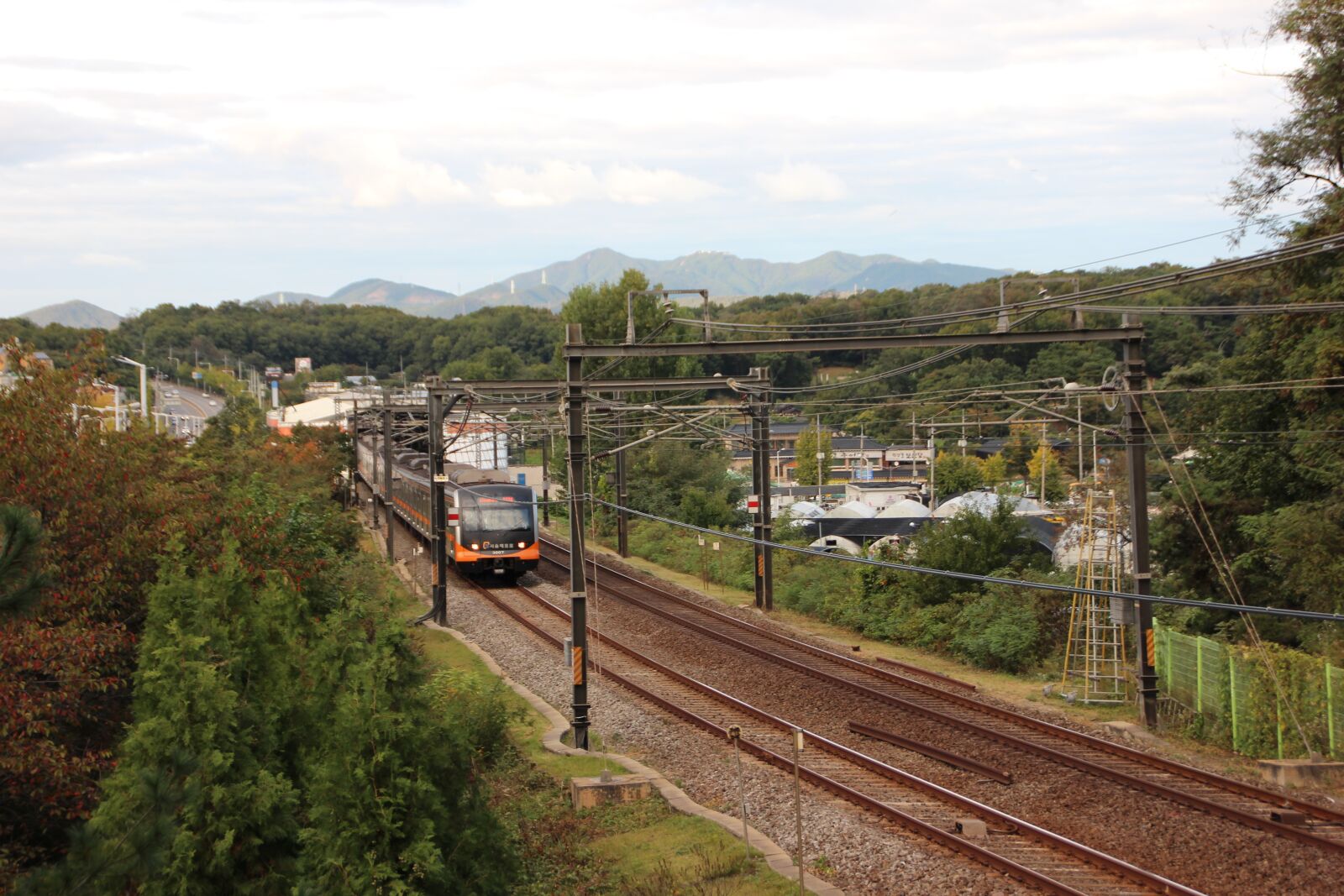 Canon EOS 600D (Rebel EOS T3i / EOS Kiss X5) sample photo. Travel, nature, train photography
