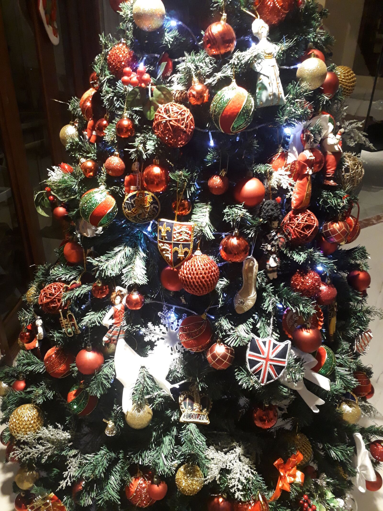 Samsung Galaxy J7 Prime sample photo. Christmas, christmas tree, december photography