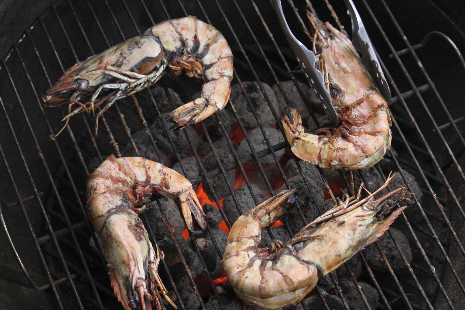 Canon EOS 7D sample photo. Prawns, barbecue, charred photography
