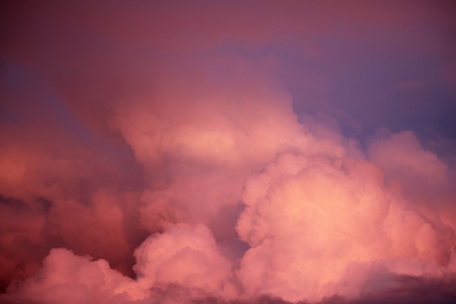 Canon EOS 1200D (EOS Rebel T5 / EOS Kiss X70 / EOS Hi) sample photo. Sunset, pink, clouds photography