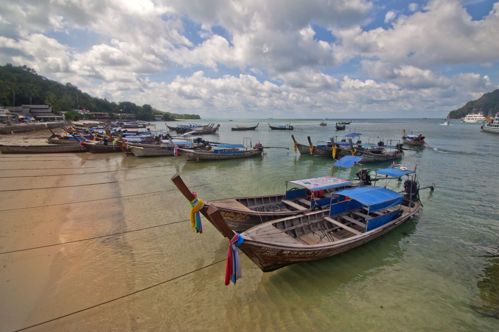 Nikon D5000 sample photo. Boat, beach, sky photography