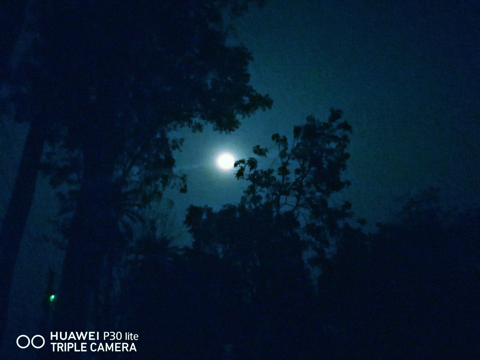 HUAWEI P30 LITE sample photo. Moon, dark, night photography