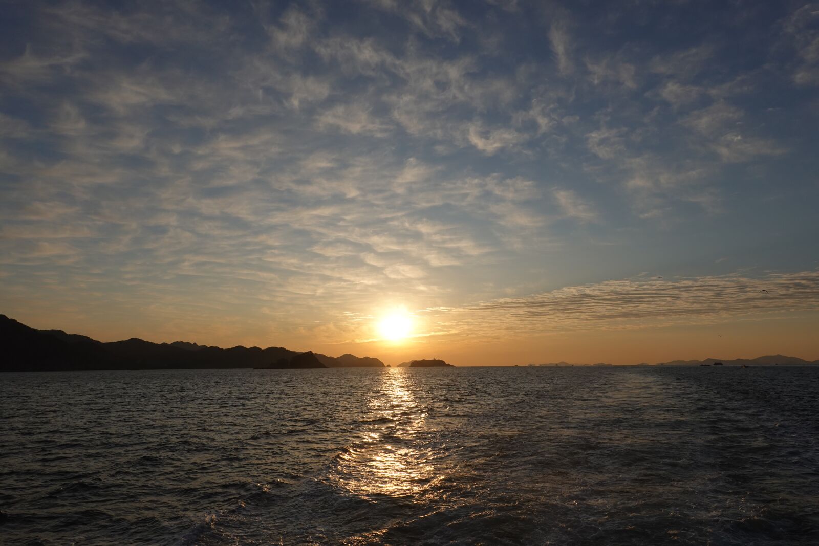 Sony DSC-RX100M7 sample photo. Sunrise, sea, boat photography