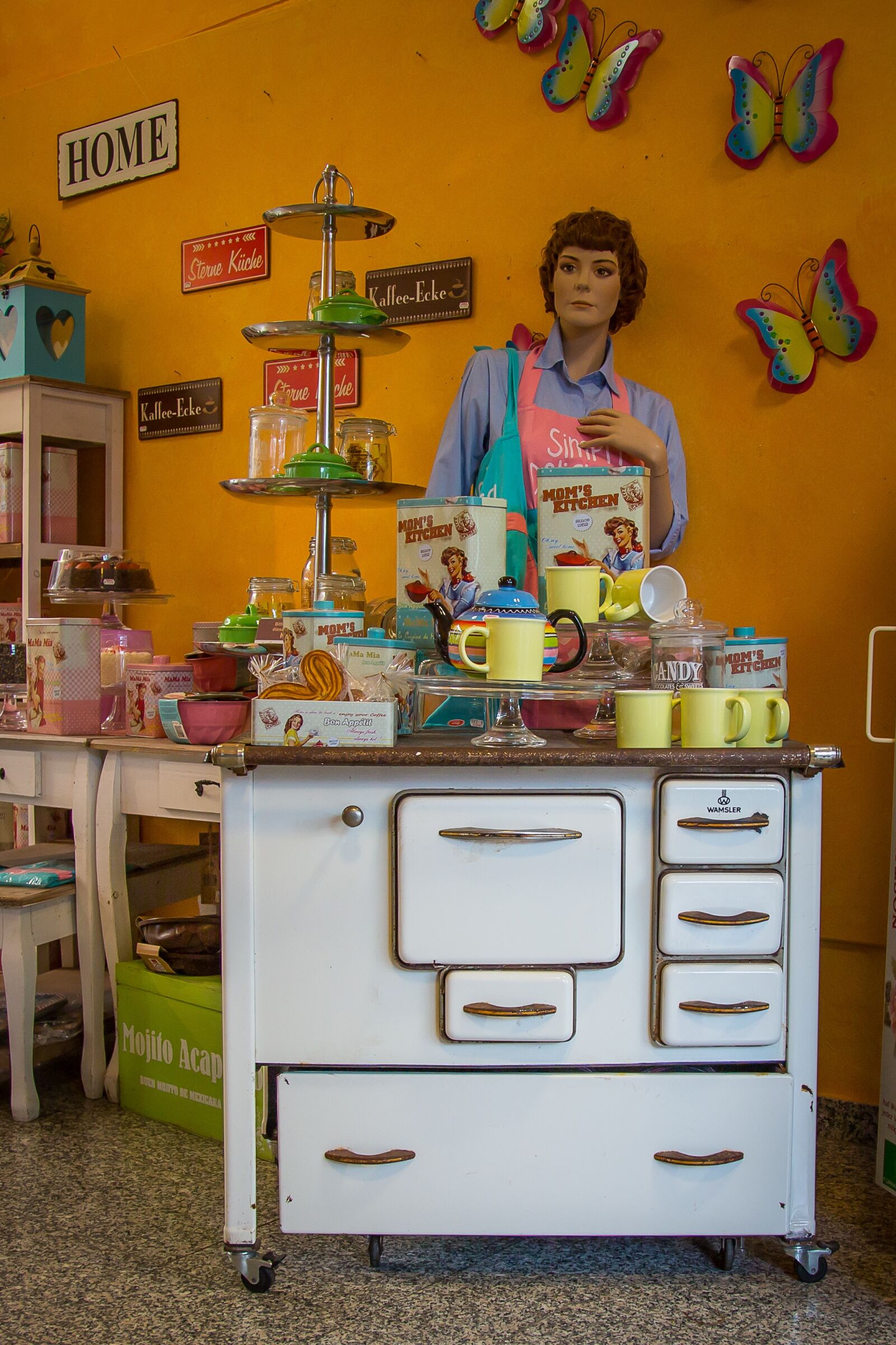 Canon EF 24-105mm F4L IS USM sample photo. Stove, kitchen, housewife photography