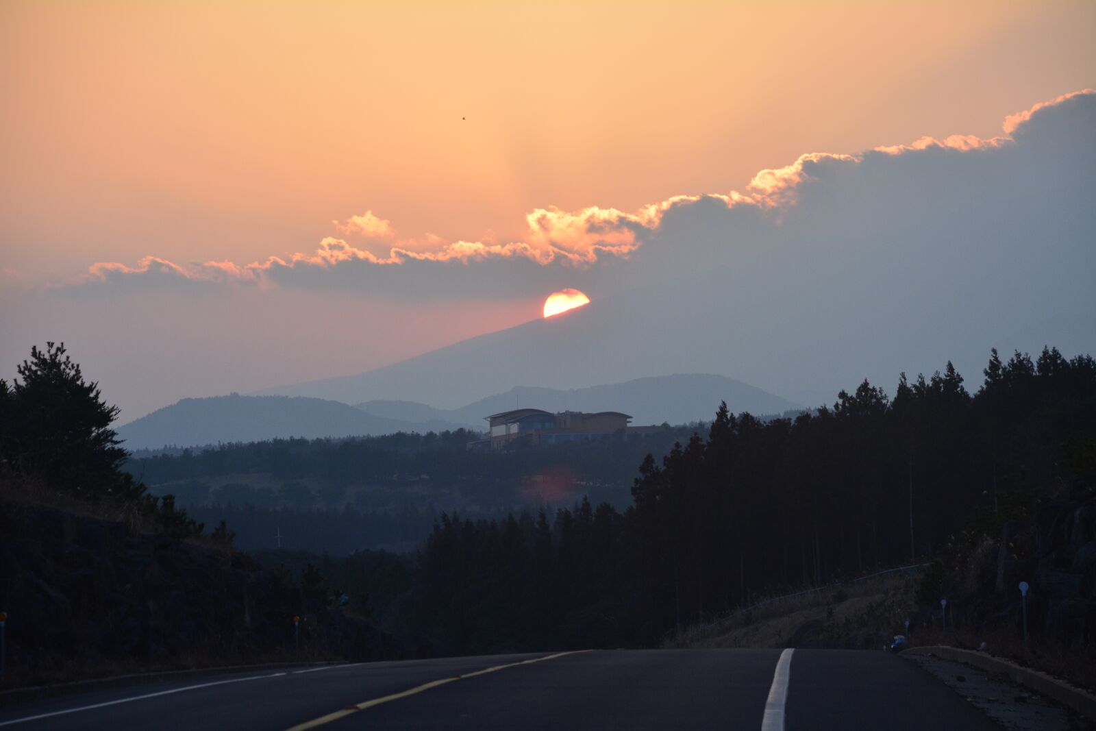 Nikon D5200 sample photo. Halla mountain sunset, sunset photography