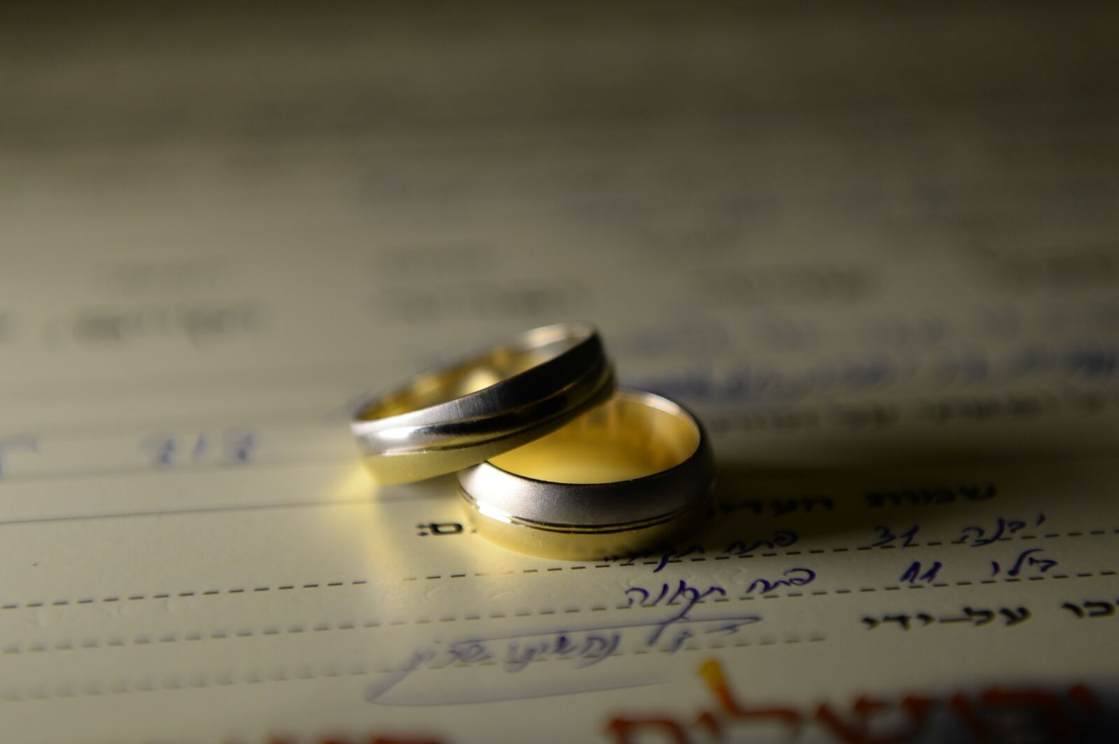 Nikon D4 sample photo. Wedding, rings, golden photography
