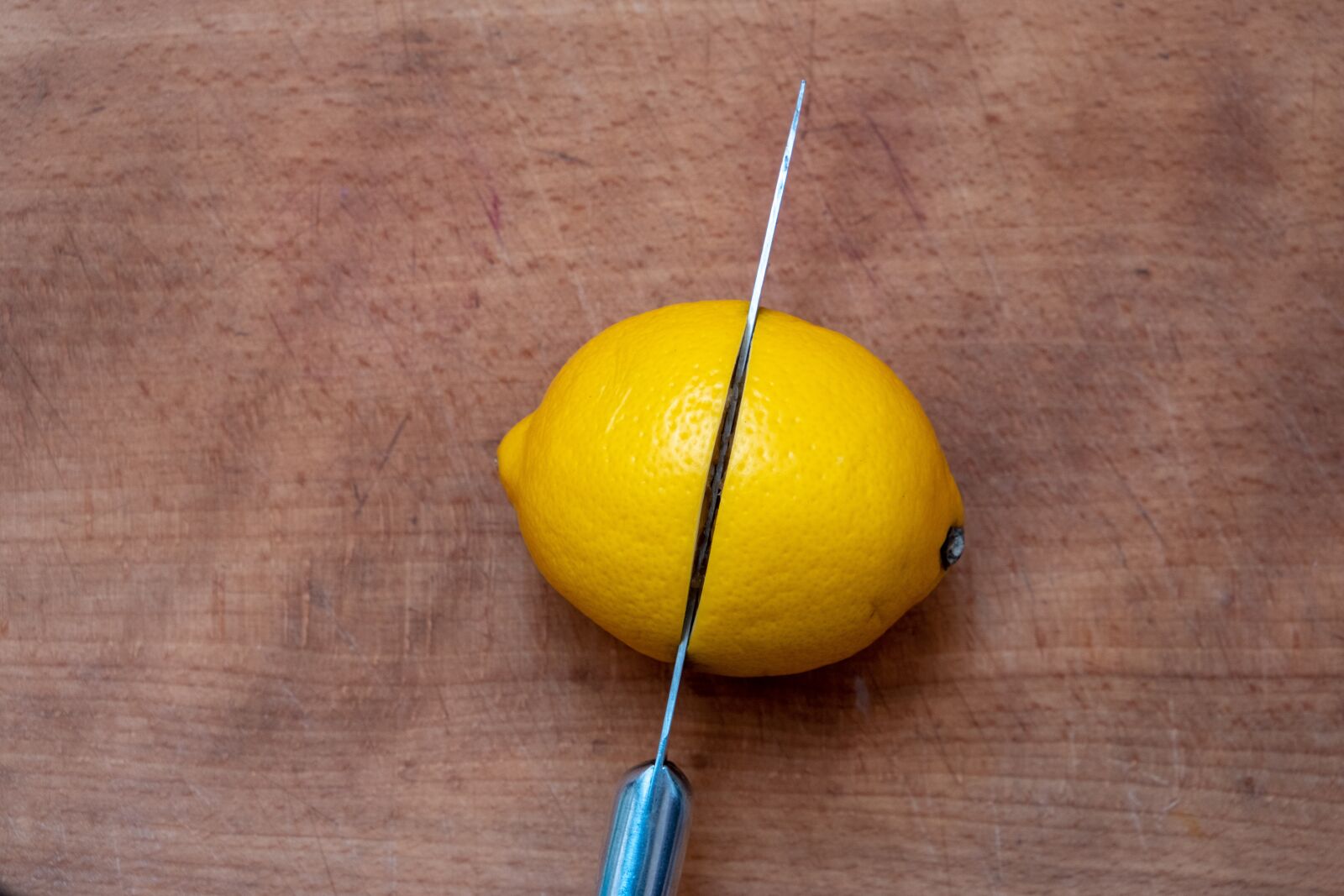 Fujifilm X-T3 sample photo. Cutting lemon, fruit, lemon photography