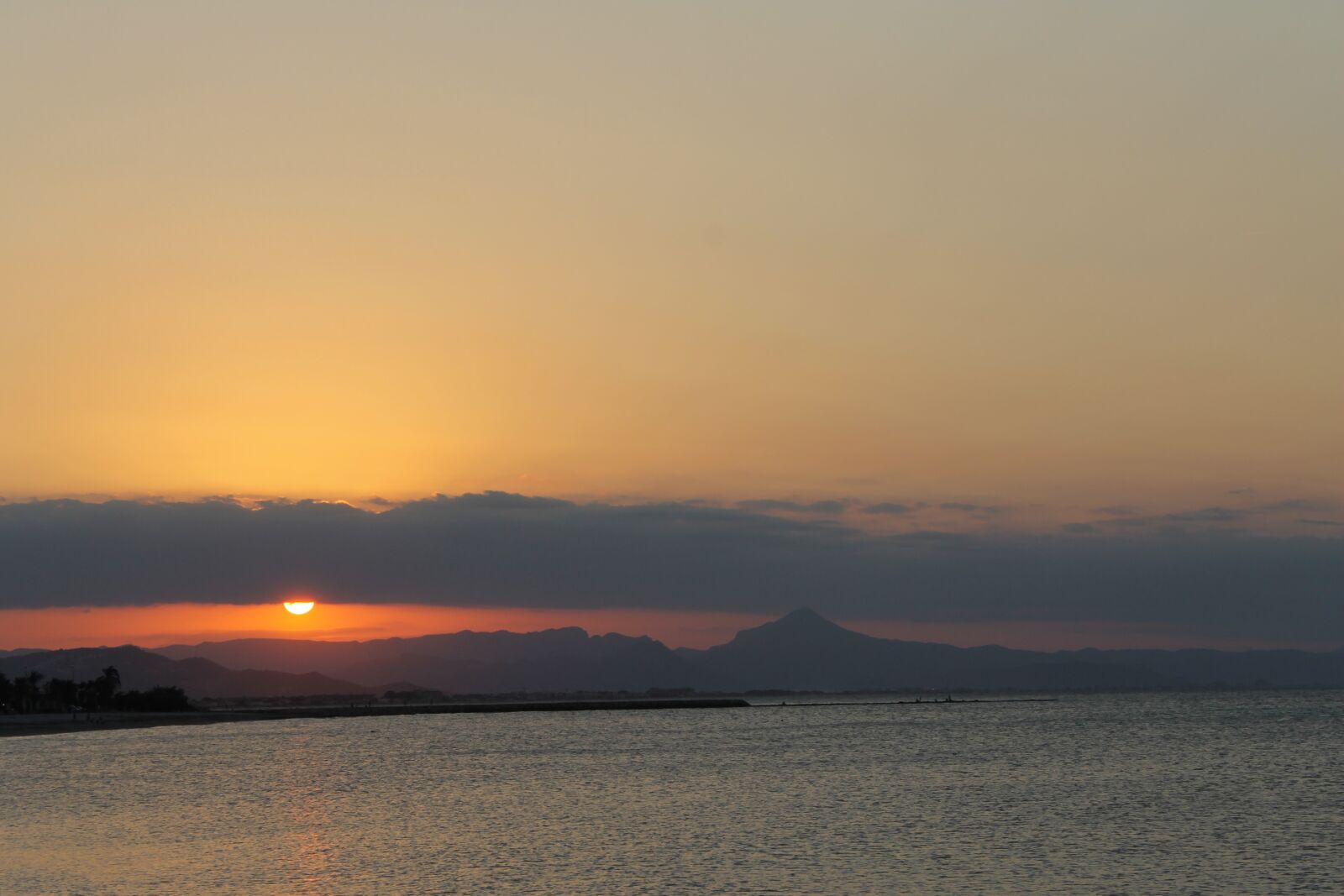 Canon EOS 1100D (EOS Rebel T3 / EOS Kiss X50) sample photo. Beach, almadraba, sunset photography