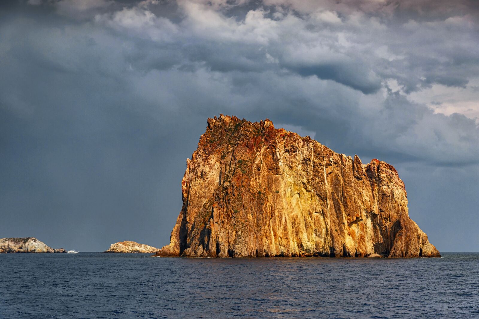 Canon EF 24-105mm F4L IS II USM sample photo. Aeolian islands, sicily, landscape photography