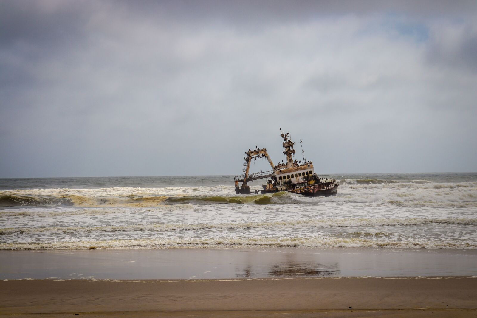 Canon EOS 200D (EOS Rebel SL2 / EOS Kiss X9) sample photo. Shipwreck, ship, ocean photography