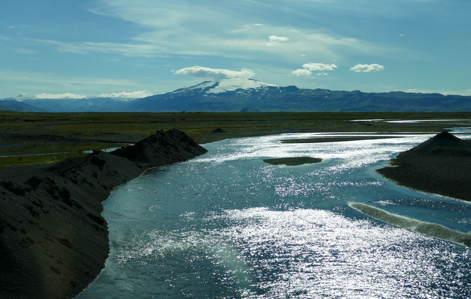 Panasonic Lumix DMC-FZ1000 sample photo. Iceland, river, backlighting photography