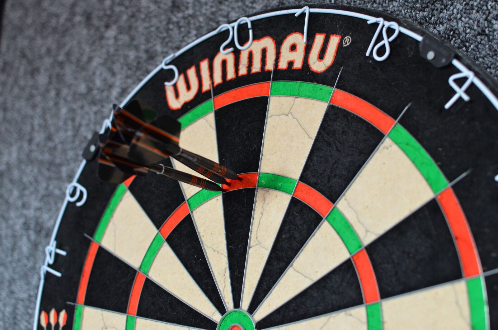 Nikon D5100 sample photo. Darts, dart board, arrows photography