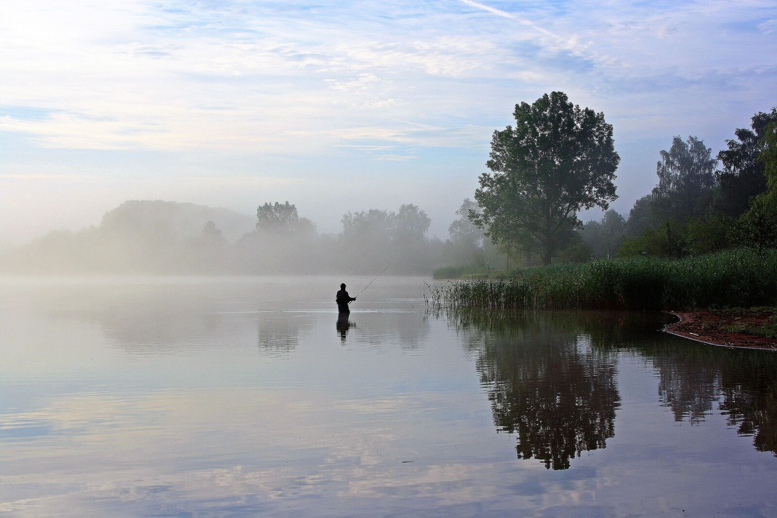Canon EOS 1000D (EOS Digital Rebel XS / EOS Kiss F) sample photo. Losheimer reservoir, badesee, angler photography