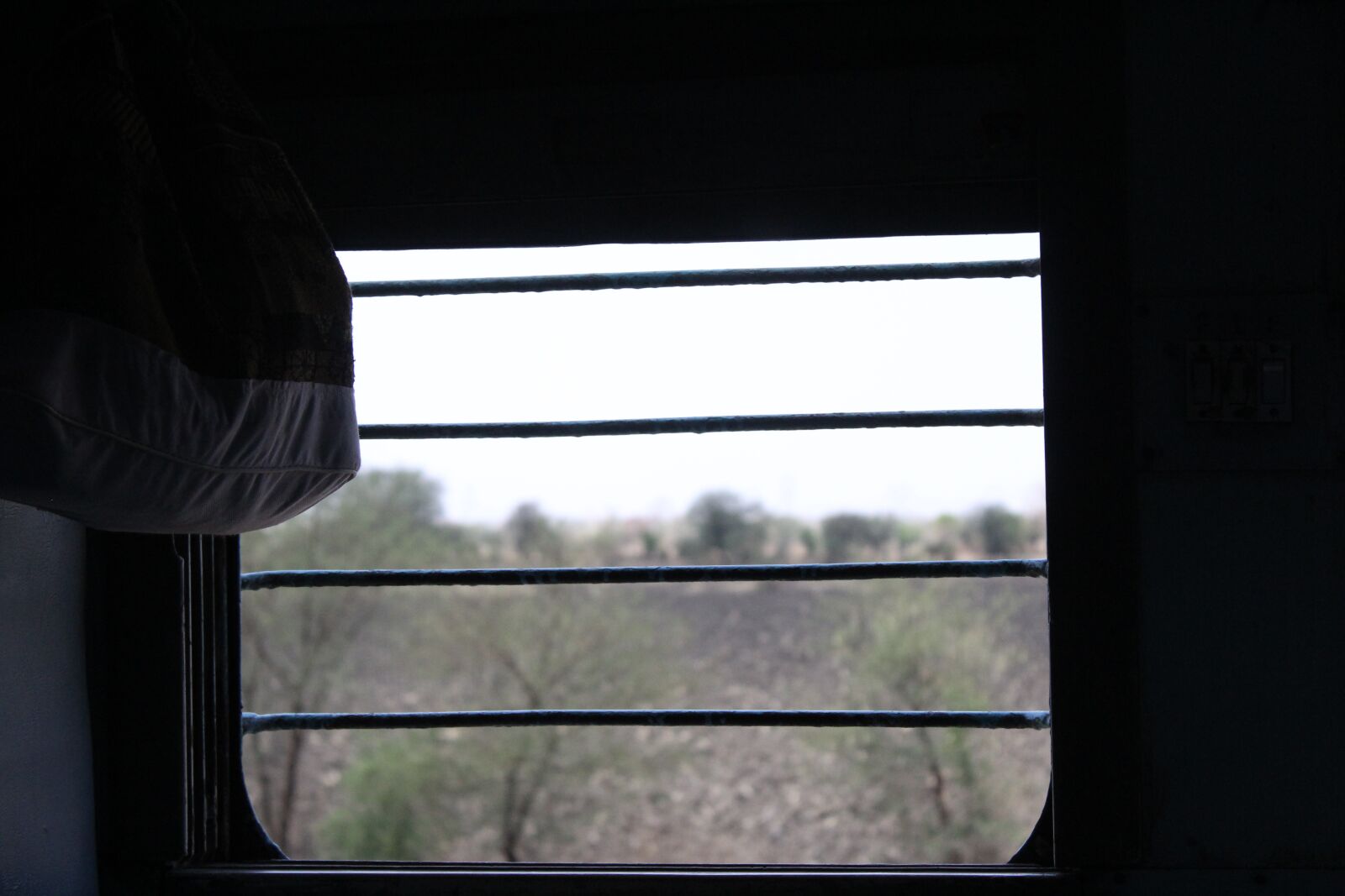Canon EOS 1200D (EOS Rebel T5 / EOS Kiss X70 / EOS Hi) sample photo. Train, window, view photography