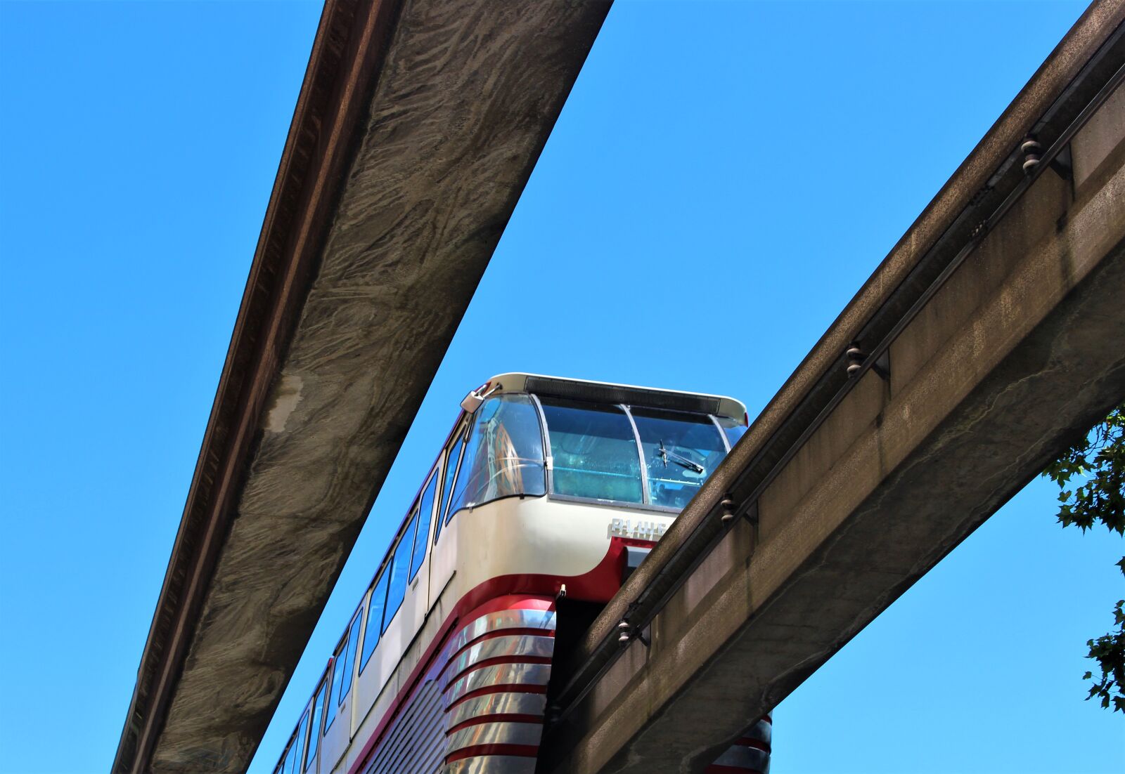 Canon EOS 1300D (EOS Rebel T6 / EOS Kiss X80) sample photo. Train, rail, transportation photography