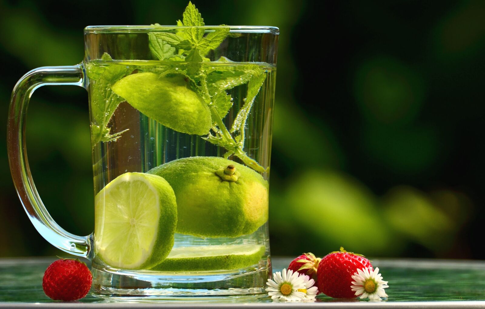 Nikon D5100 sample photo. Water, lemon, leaf, mint photography