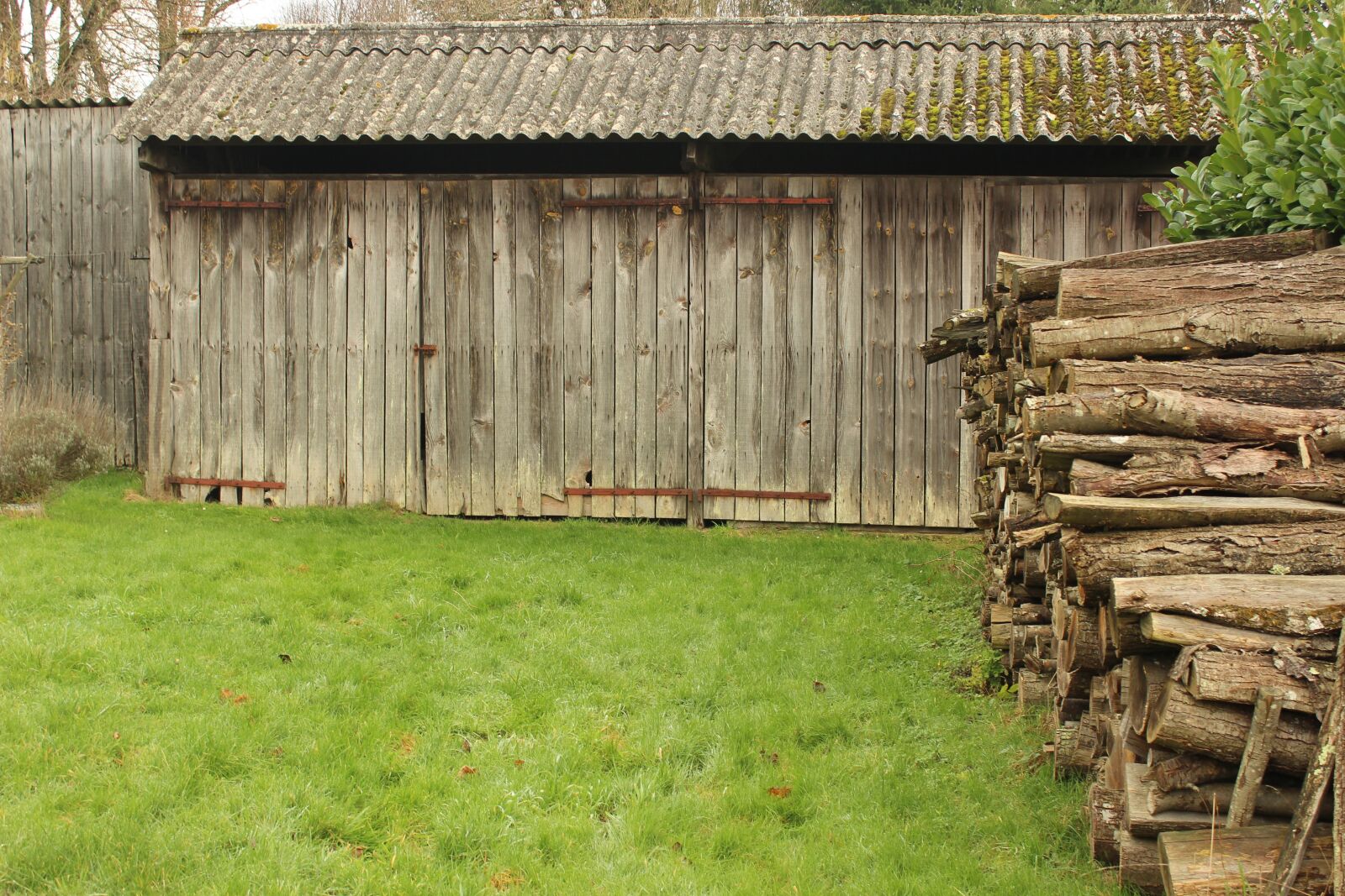 Canon EOS 600D (Rebel EOS T3i / EOS Kiss X5) sample photo. Village, field, france photography