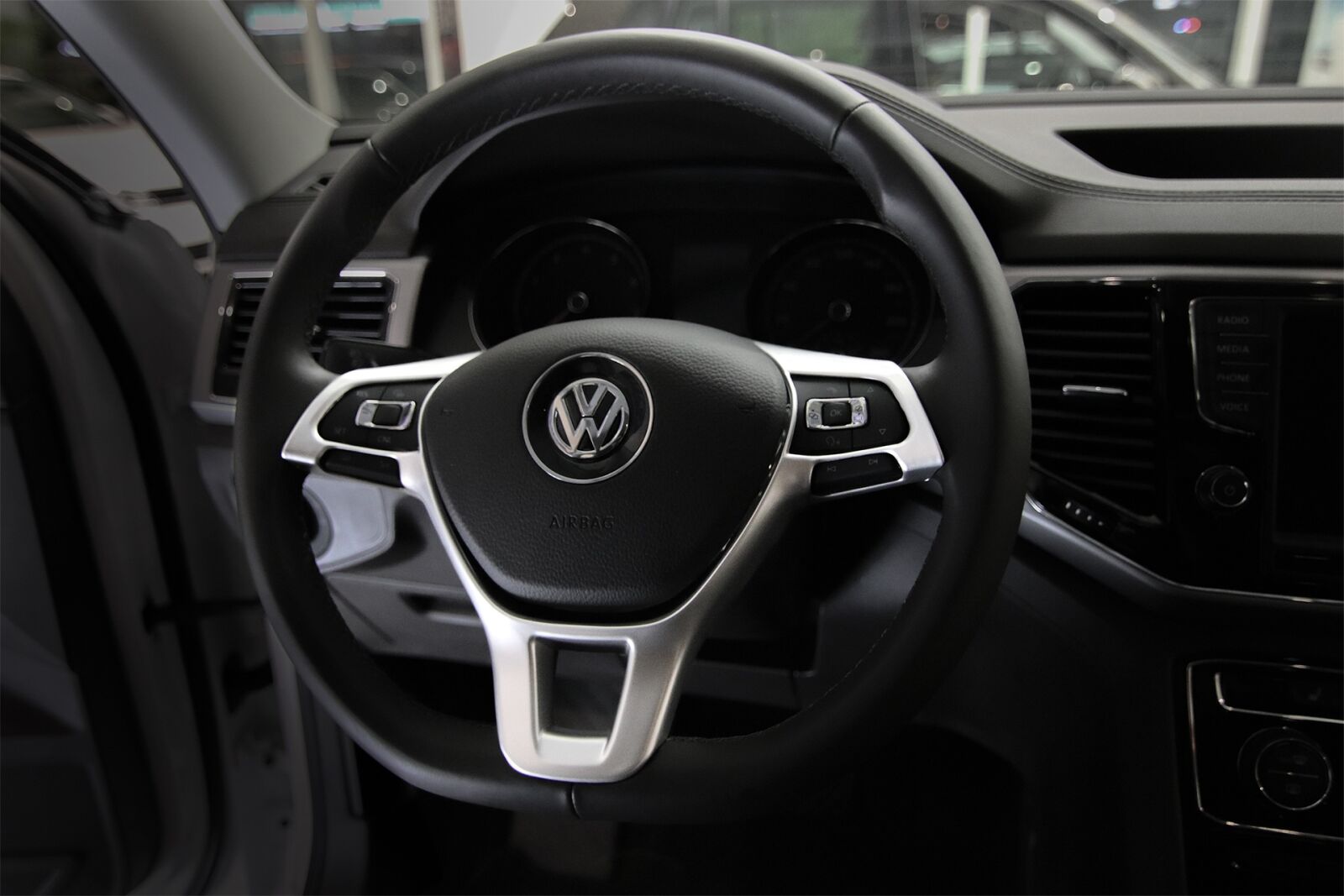 Canon EOS 80D sample photo. Automotive, dashboard, transport photography