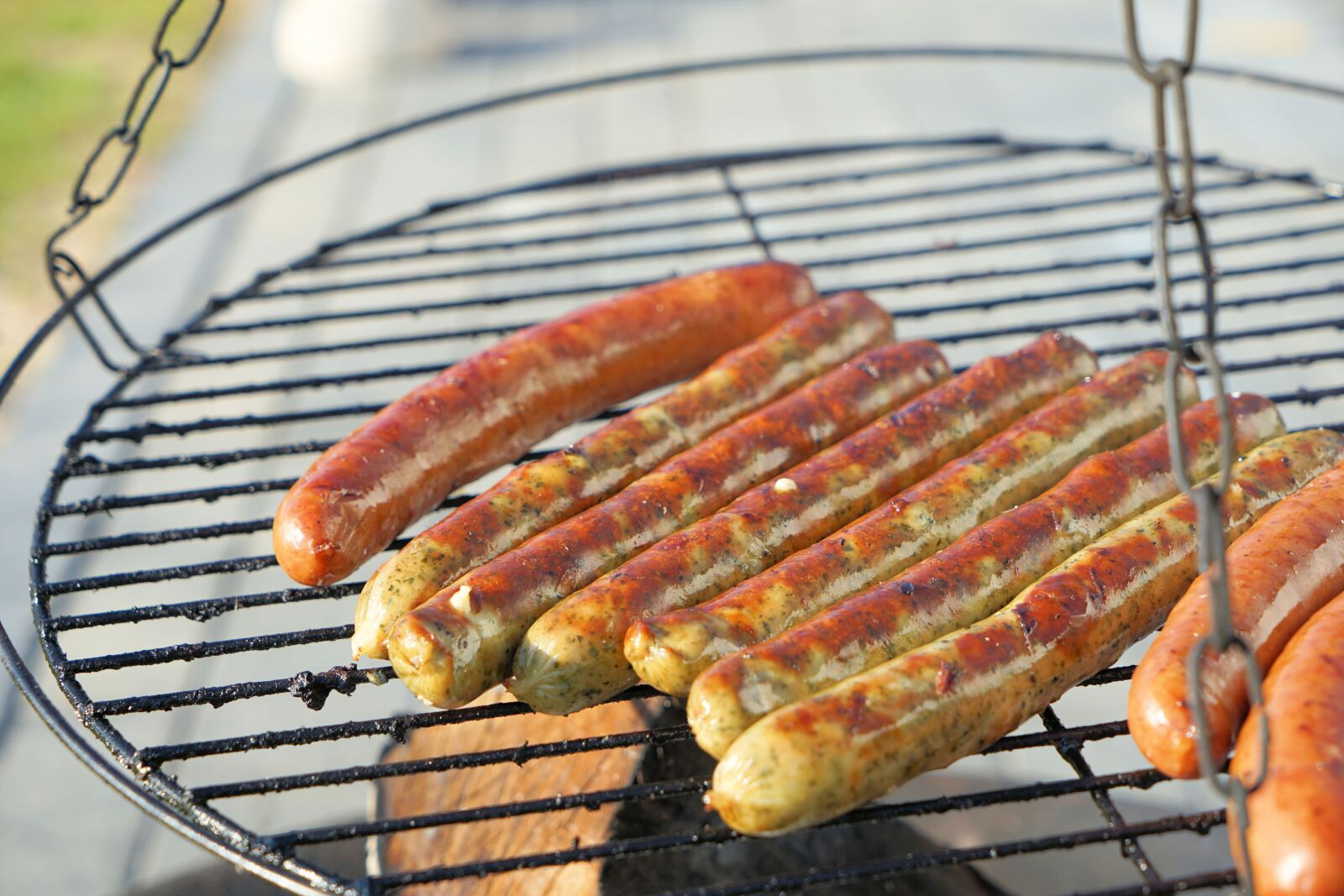 Sony a7 II + Sony Vario Tessar T* FE 24-70mm F4 ZA OSS sample photo. Grill, sausage, barbecue photography