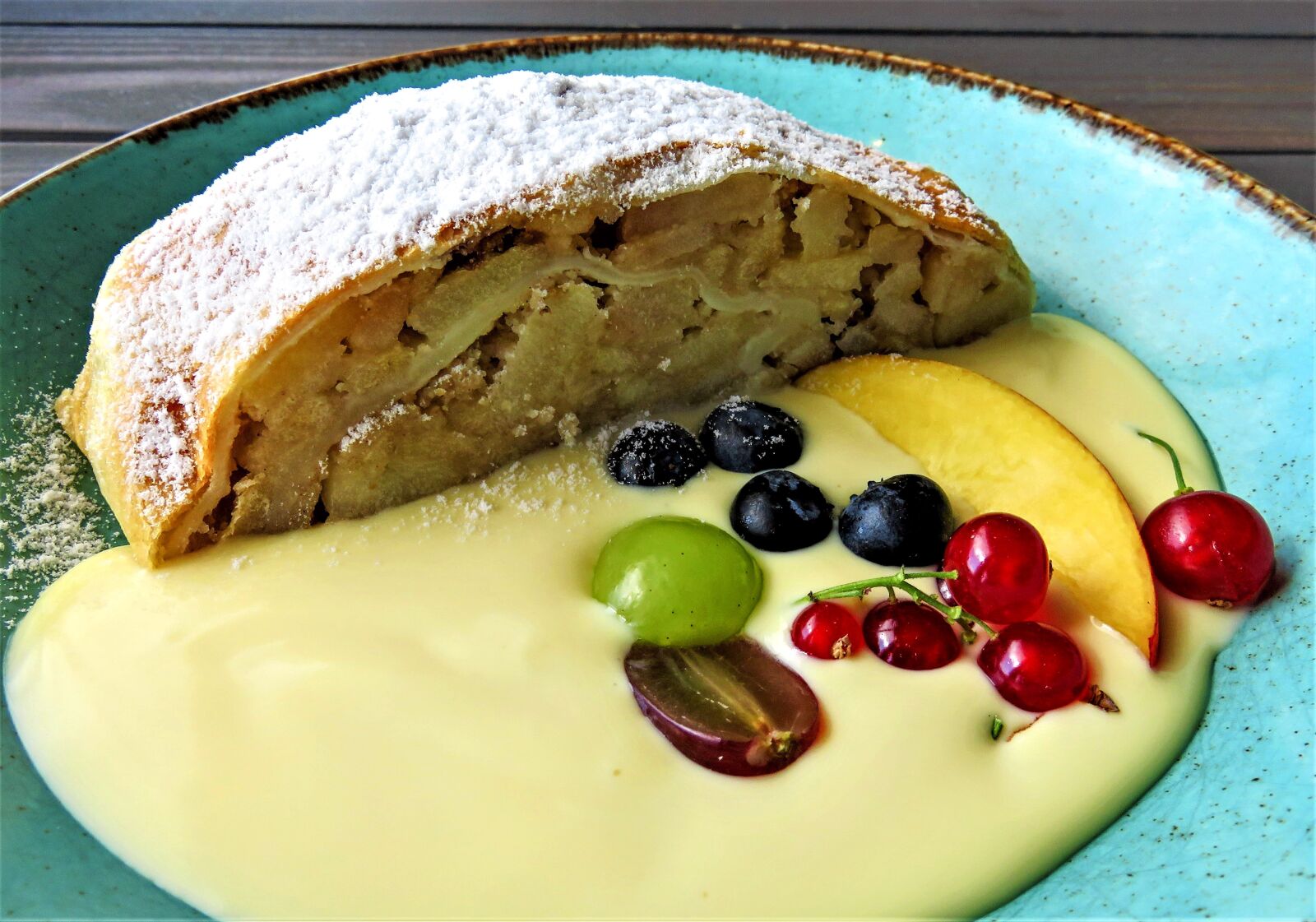 Canon PowerShot SX710 HS sample photo. Apple strudel, vanilla sauce photography