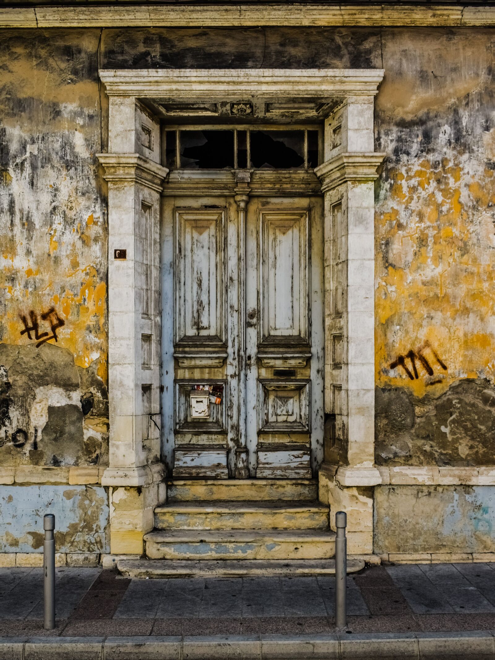 Nikon D3300 sample photo. Old house, door, architecture photography