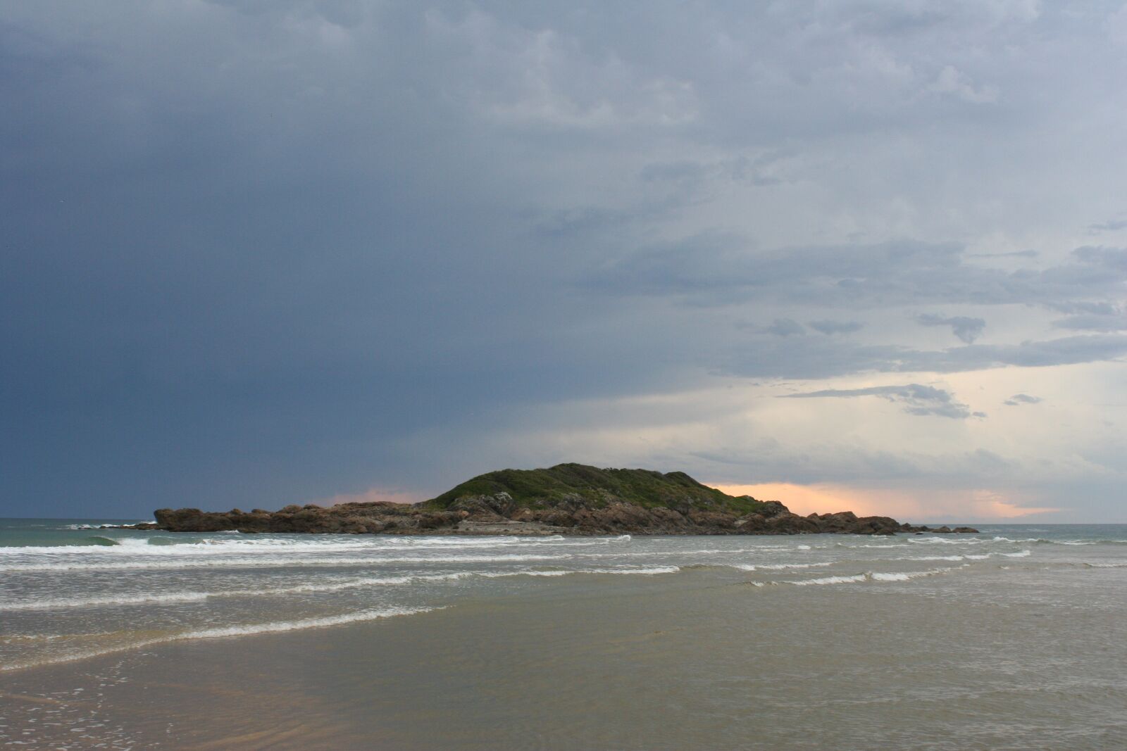 Canon EOS 350D (EOS Digital Rebel XT / EOS Kiss Digital N) sample photo. Island, ocean, wave photography