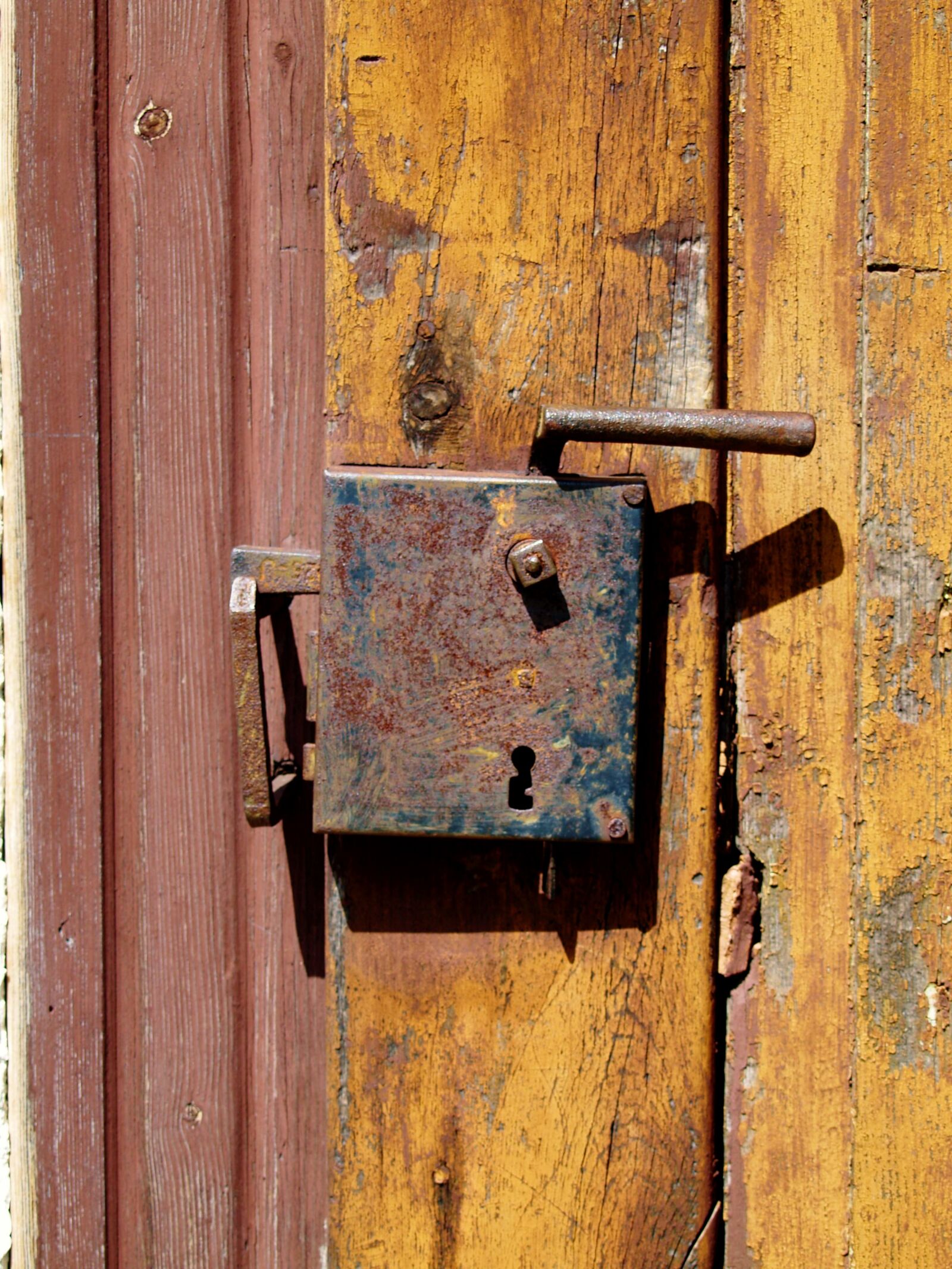 Olympus E-330 (EVOLT E-330) sample photo. Door, latch, lock photography