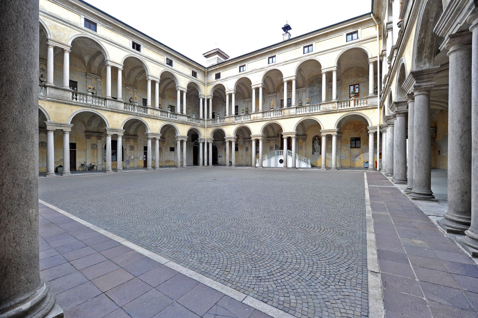 Nikon D700 sample photo. Novara, portici, architecture photography