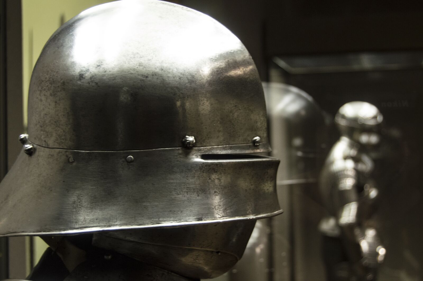 Nikon D3200 sample photo. Armor, helmet, war photography