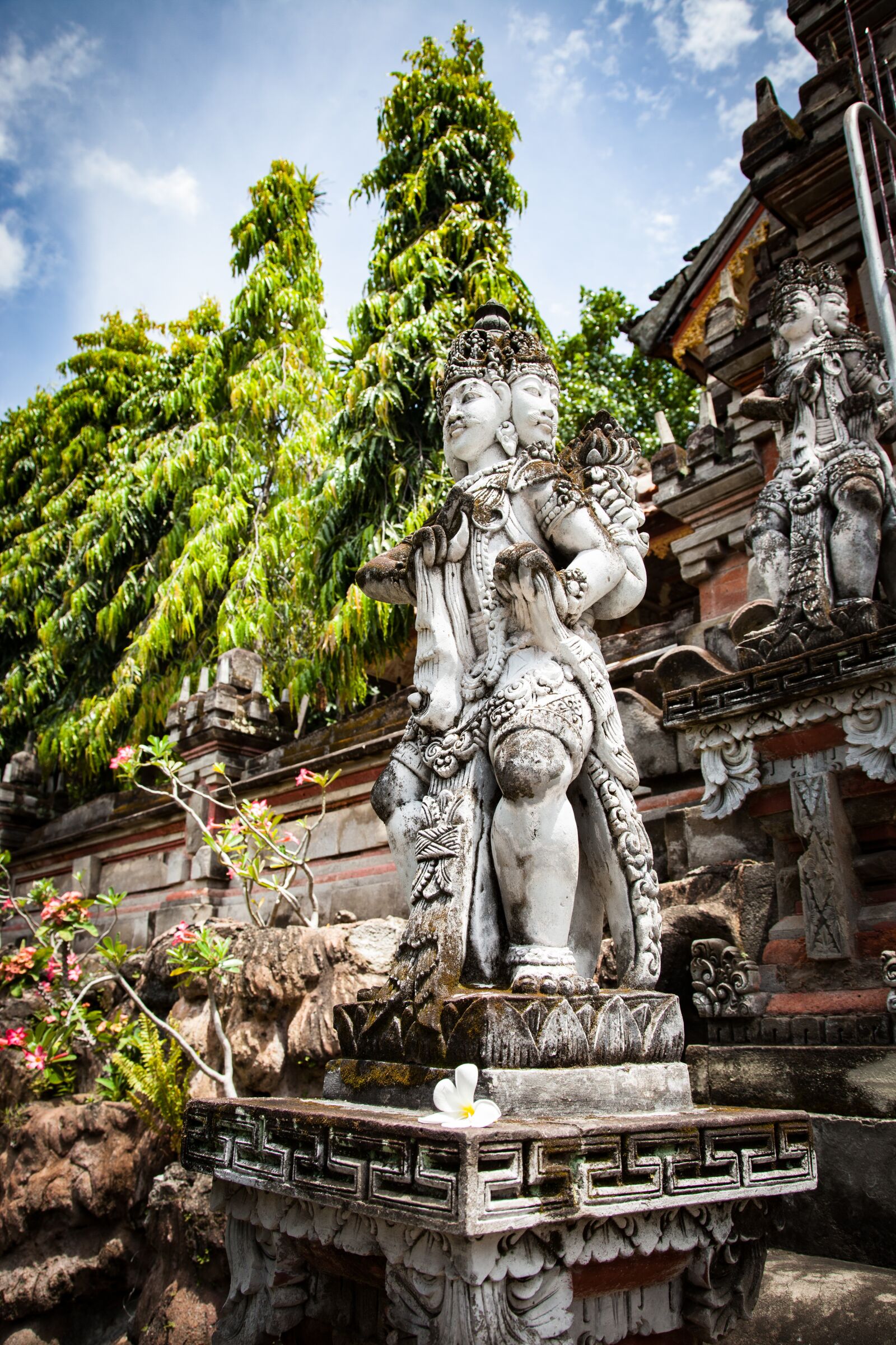 Canon EOS 5D Mark II sample photo. Temple, statue, stone figure photography