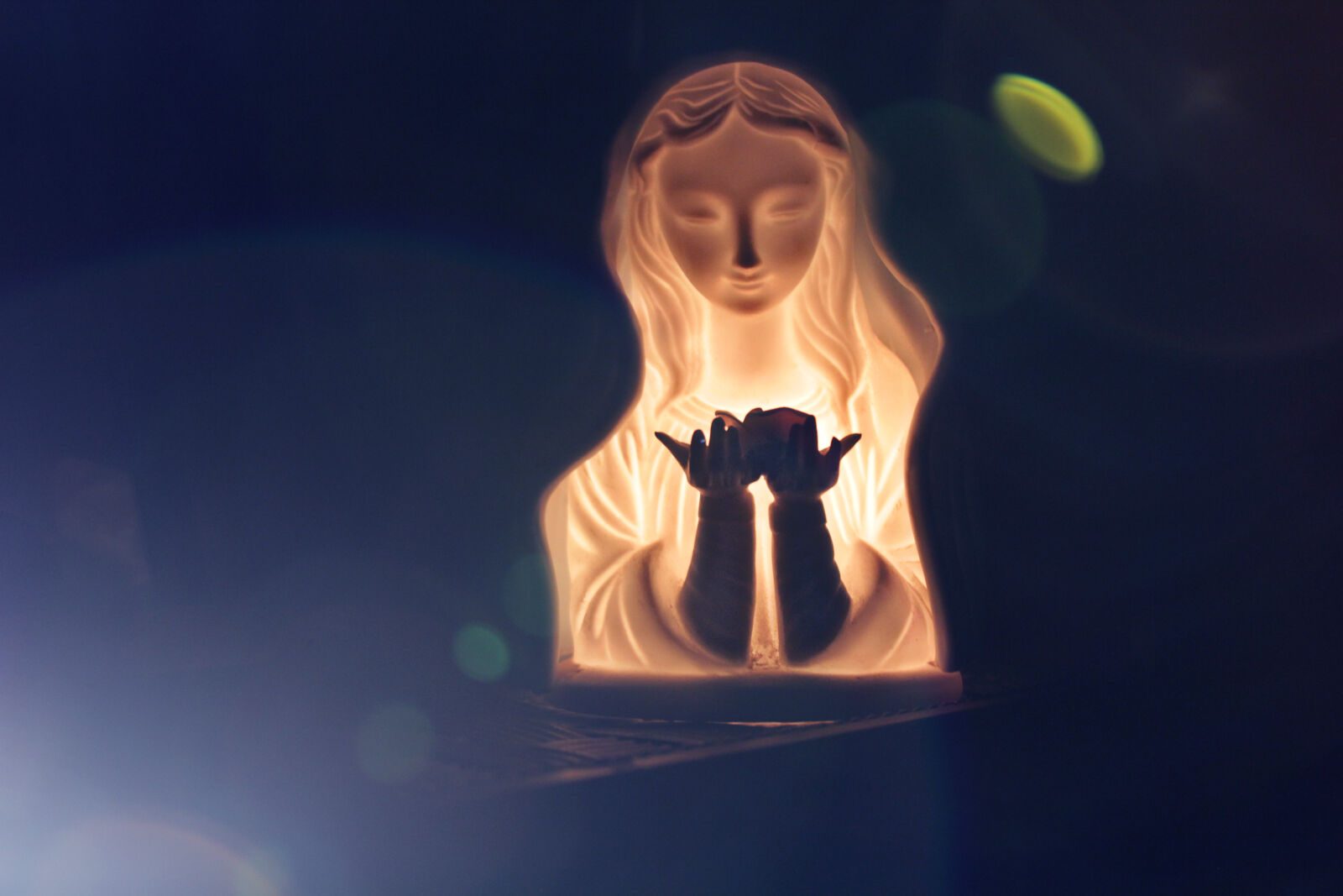 Canon EOS 550D (EOS Rebel T2i / EOS Kiss X4) sample photo. Lights, night, saints photography