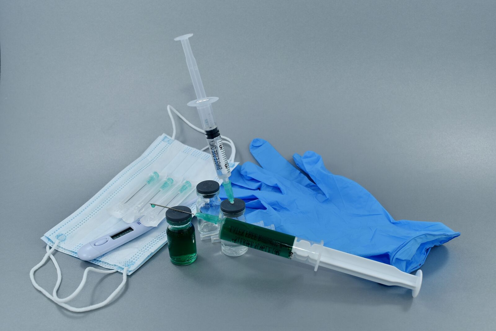 Nikon D5500 sample photo. Equipment, gloves, injection, medical photography
