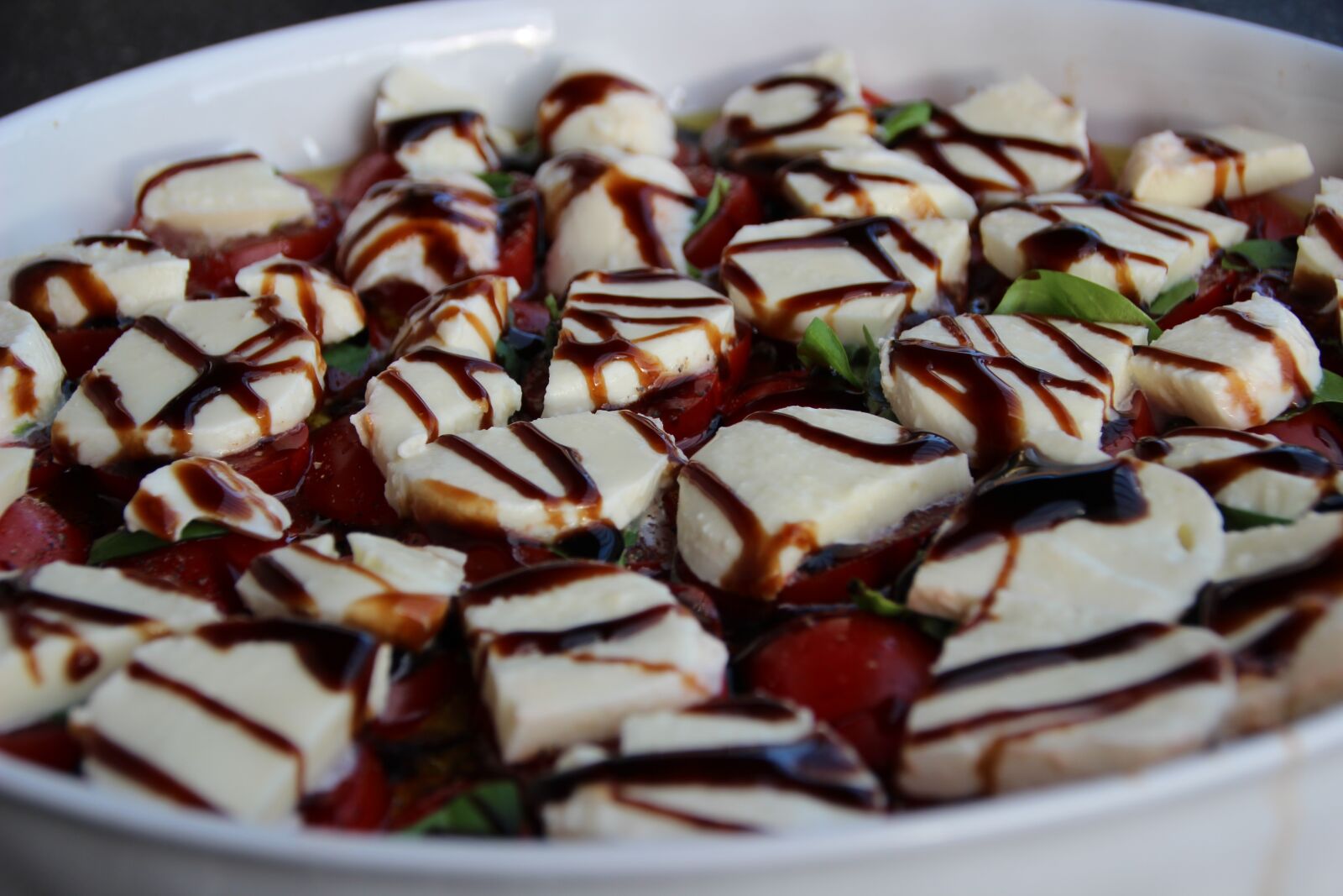 Canon EOS 600D (Rebel EOS T3i / EOS Kiss X5) sample photo. Tomato mozzarella, italian food photography