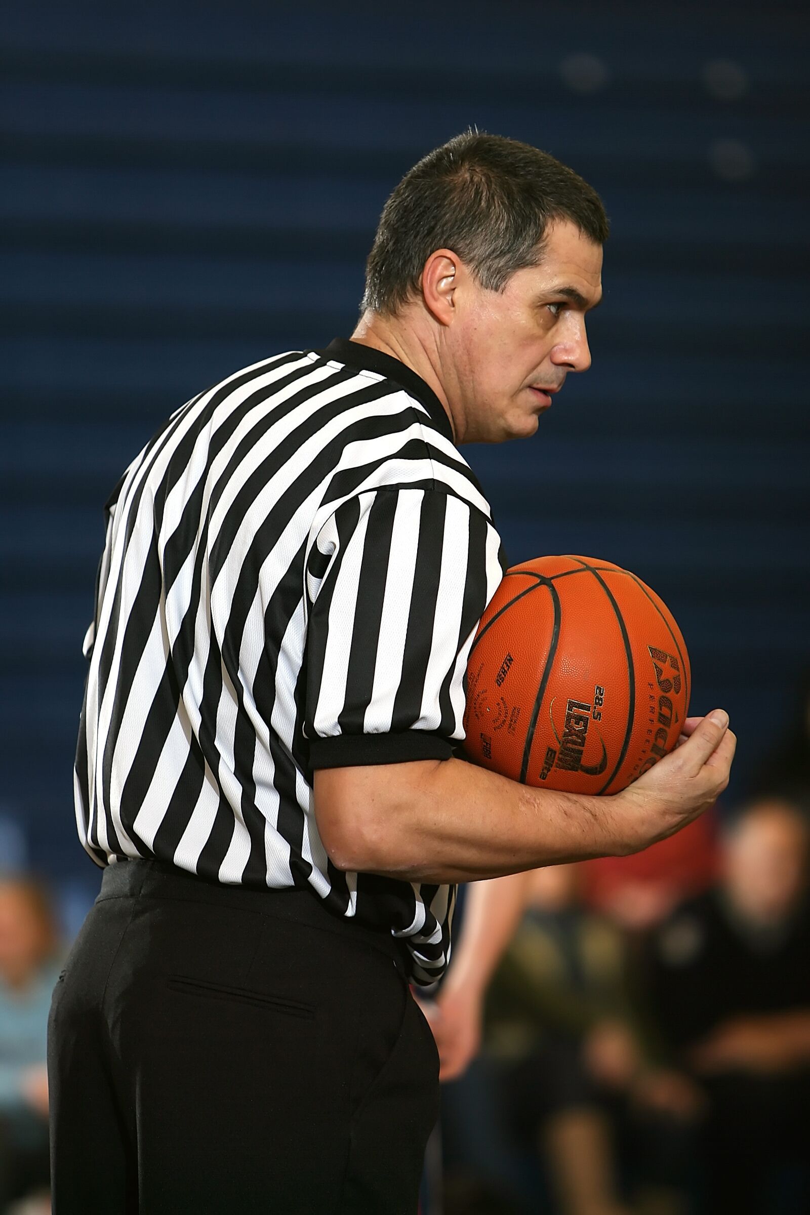 Canon EOS-1D Mark II N sample photo. Basketball, referee, striped photography